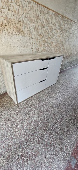 Comoda de vanzare
