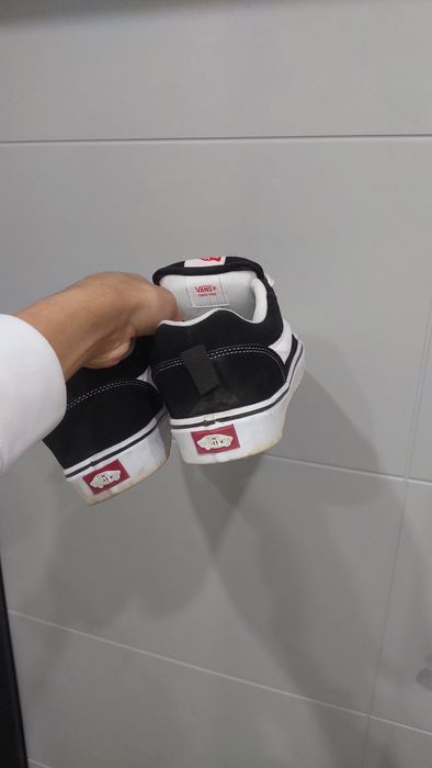Продам кросовки vans
