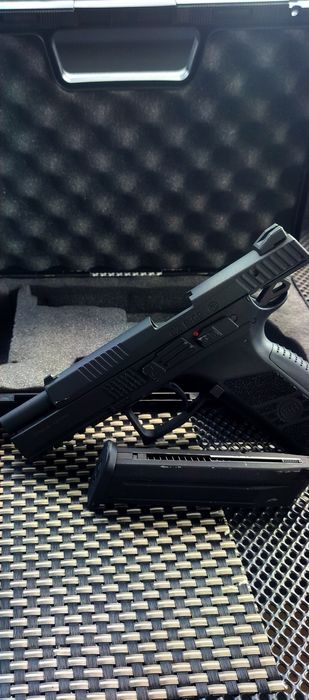 Pistol airsoft CZ P-09 – funcționează pe gaz & CO2 + 50 capsule Umarex