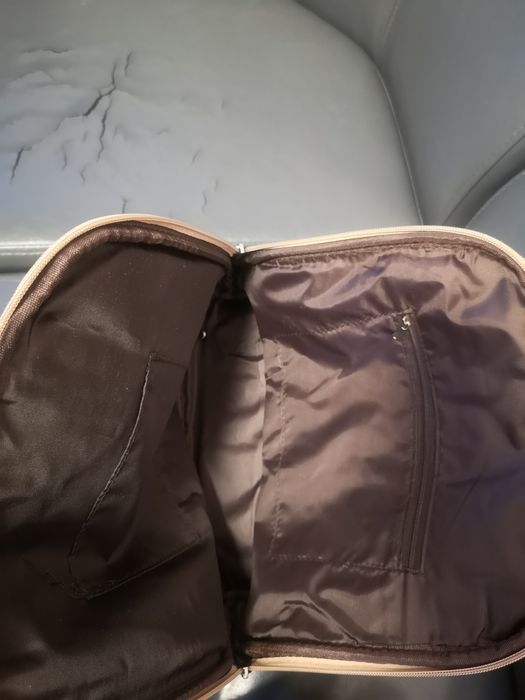 Раницата не е използвана, в добро състояние.