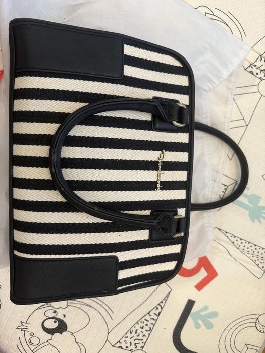 Дамски чанти и раница със забележки