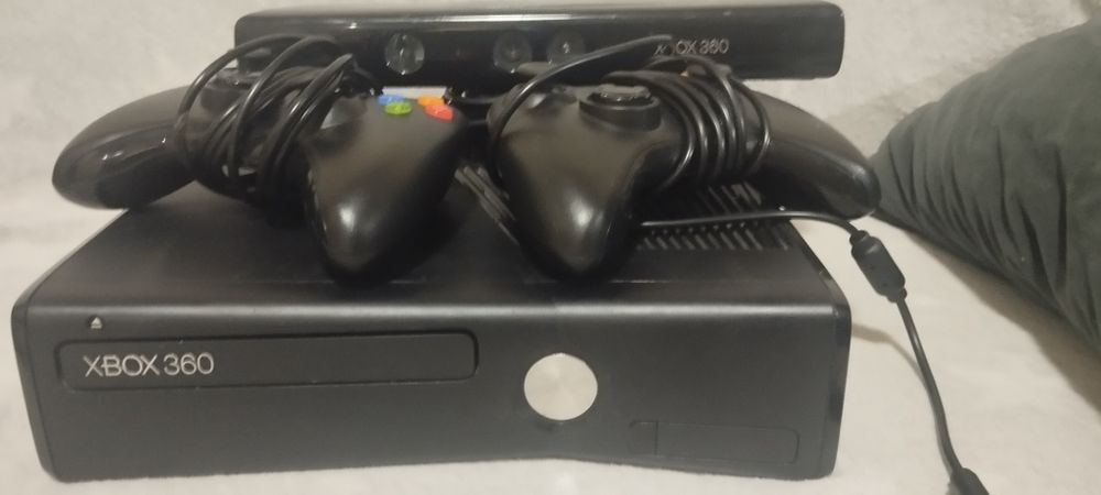 Xbox 360 все целое провода все есть