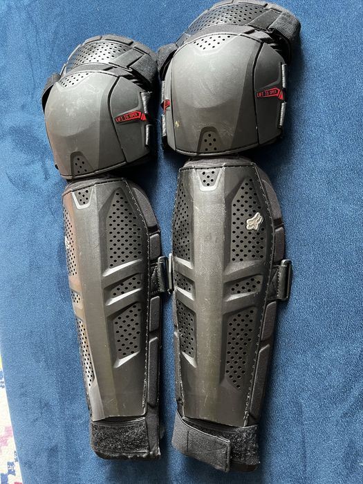 Protectii genunchi moto genunchiere Fox