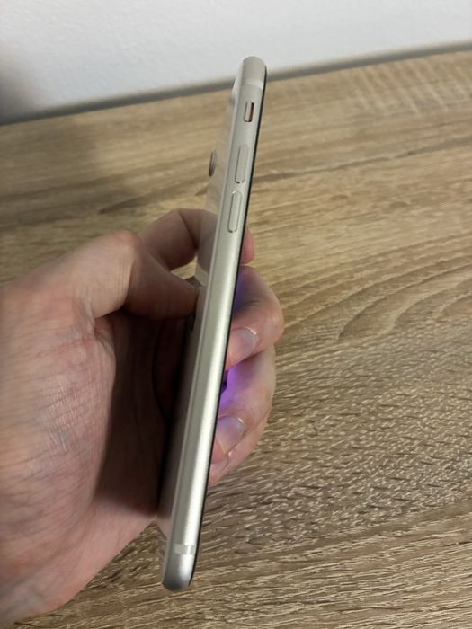 iPhone SE 3 2022 64 GB White – stare bună