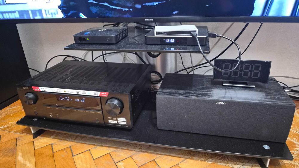 Телевизор SAMSUNG 65" с масичка