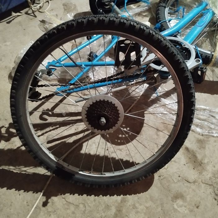 Bicicletă, cauciucuri de 24