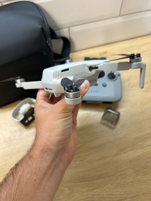 DJI Mini 2 4K дрон + RC-N1 дистанционно + батерия + DJI раница