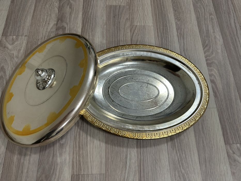Сервировочное блюдо с крышкой