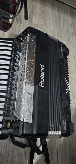 Roland FR-8x – stare impecabilă + baterie nou-nouță!