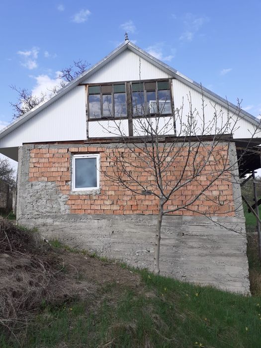 La 500 m de MĂNASTIREA VĂRATEC CASA de vanzare sau TEREN zona de maici