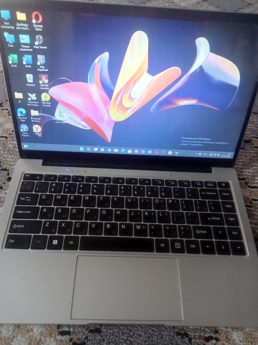 Yangi noutbuk holati yaxshi