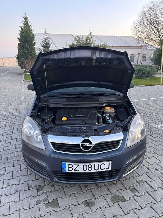 Opel Zafira  folosit de familie