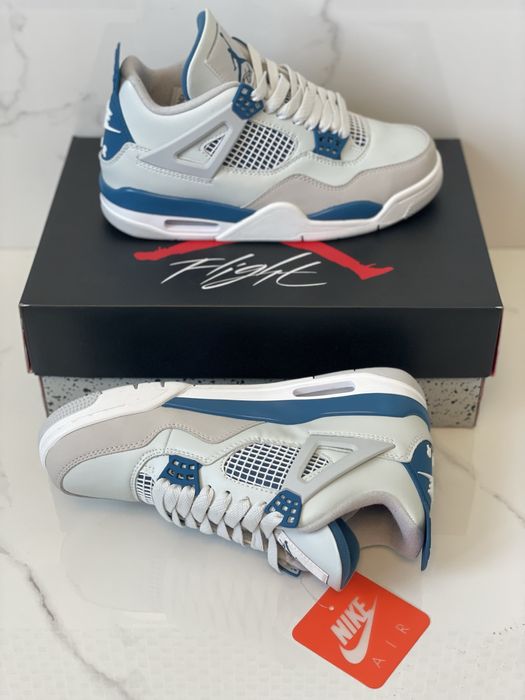 Air Jordan 4 Military Blue Retro 2024 Black Metallic Cement Univesity