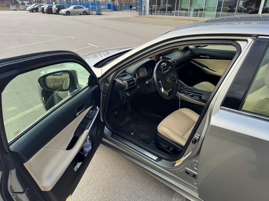 Lexus IS 300h Luxury