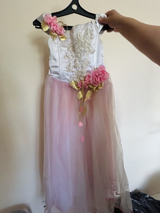 Нежно розовое платье