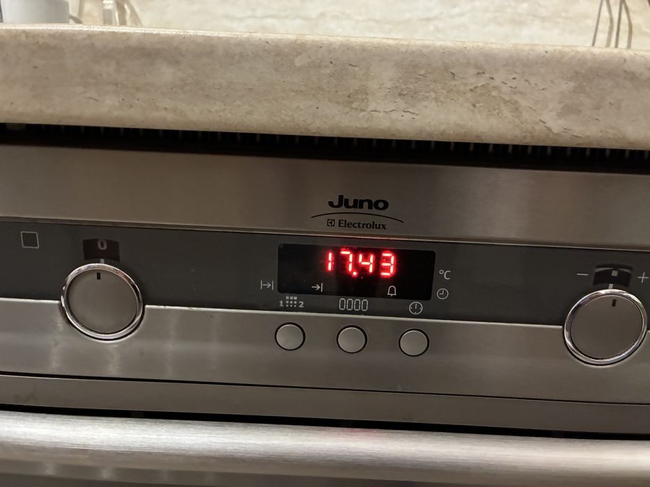 Фурна за вграждане Juni by Electrolux