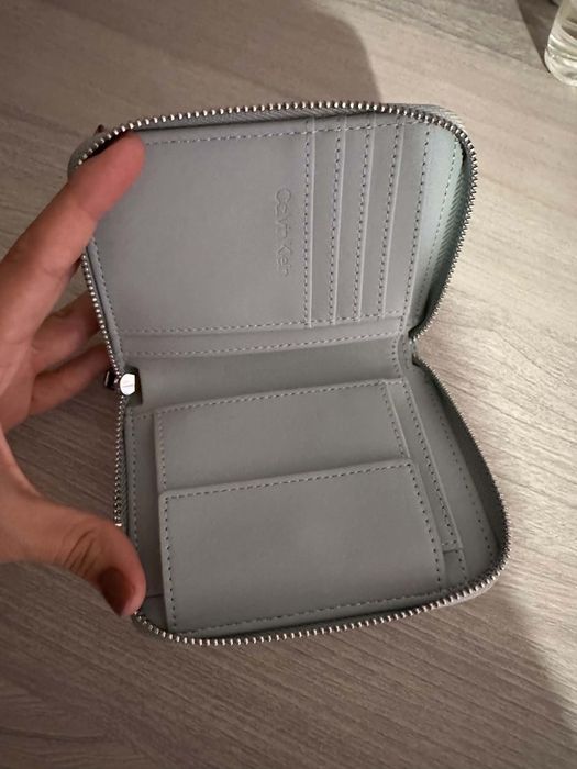 Портфейл
Calvin Klein