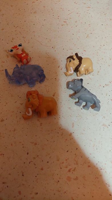 De vânzare 5 figurine