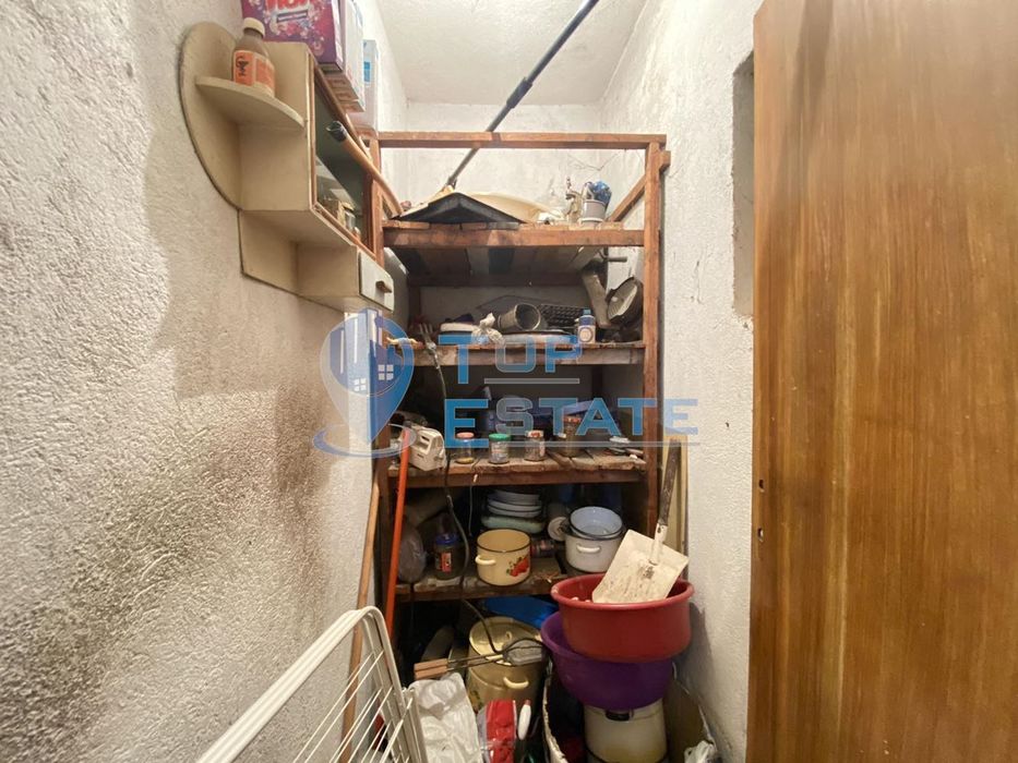 Масивна тухлена къща с гараж в гр. Горна Оряховица, област Велико Тър