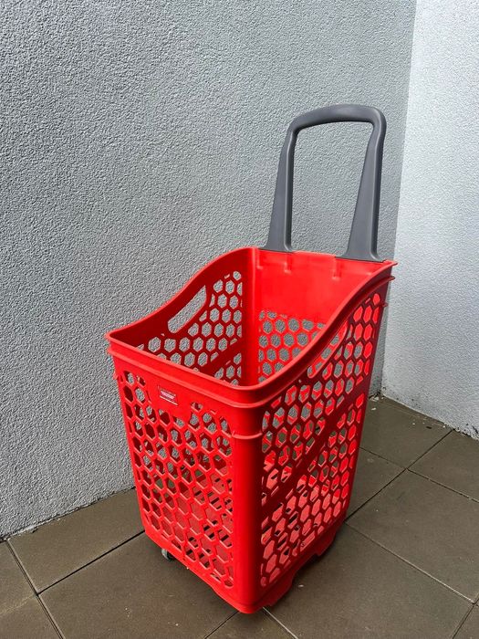 Продавам кошници и колички