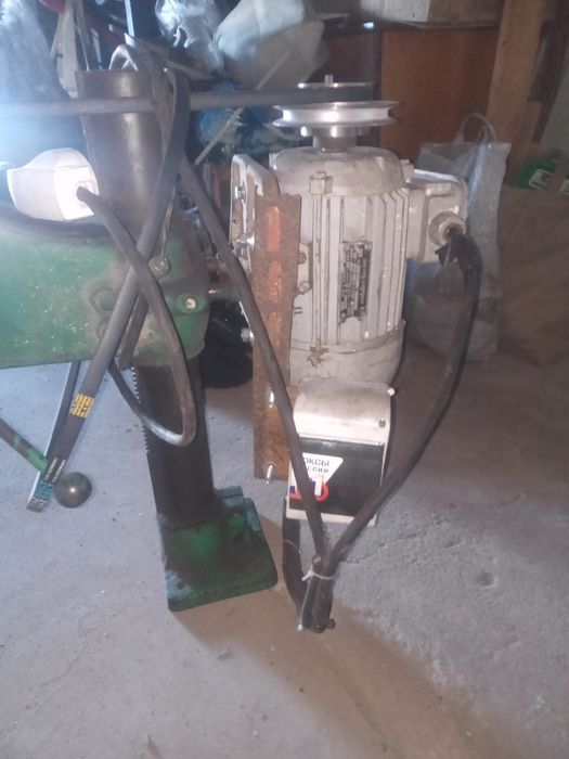 Станок сверлильный