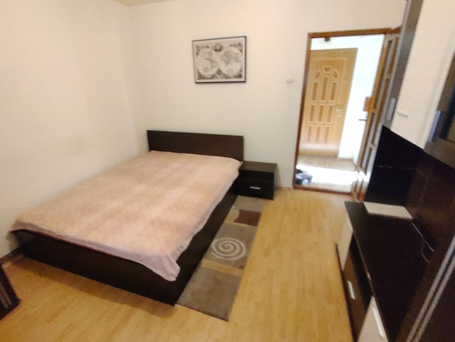 dau in chirie apartament cu 2 camere + parcare acoperita