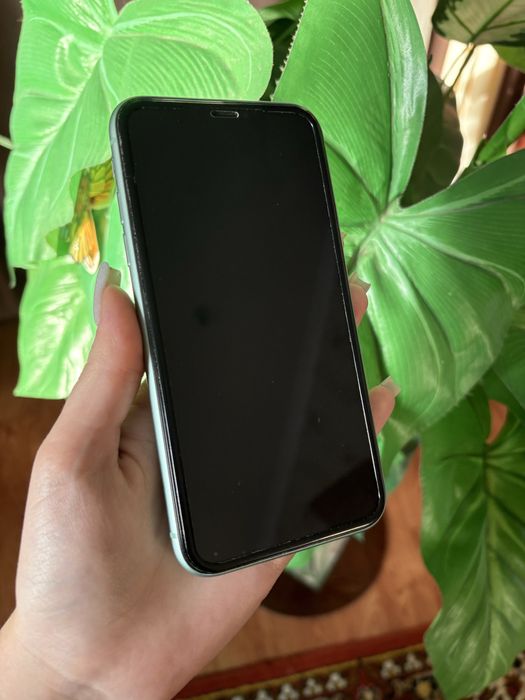 Продам айфон 11.