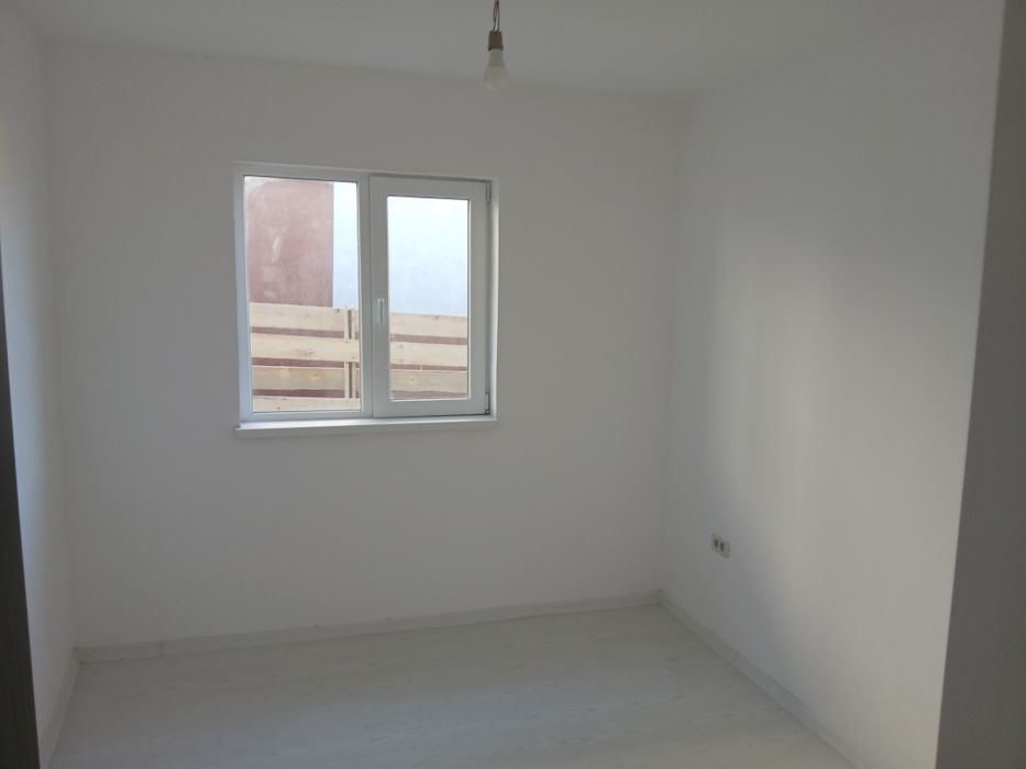 De vânzare casa plan parter lângă Primaria Tomesti