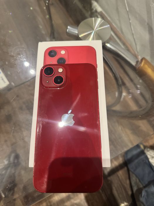 Vand  iphone 13 red impecabil