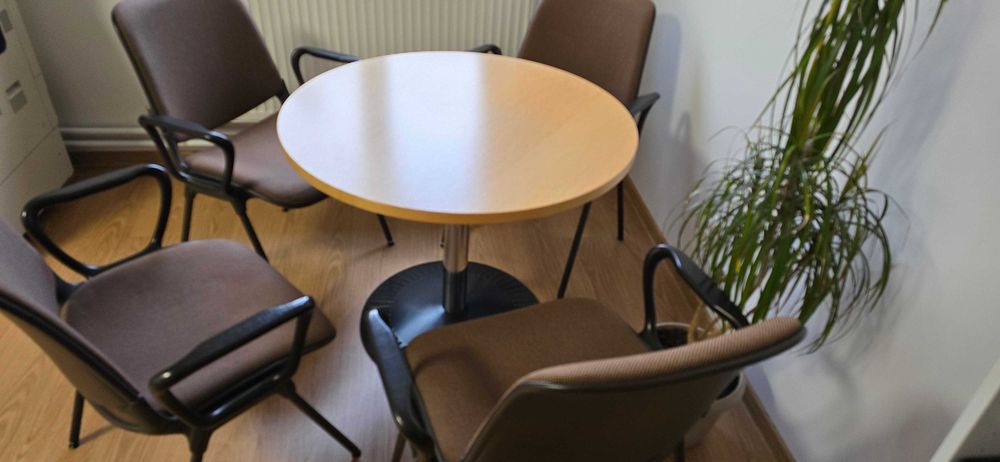 Masa rotunda cu 4 scaune pentru birou