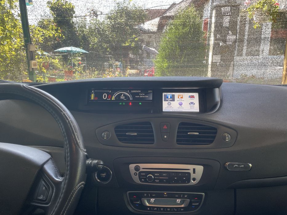 Renault Scenic - an 2016 - 210000 km