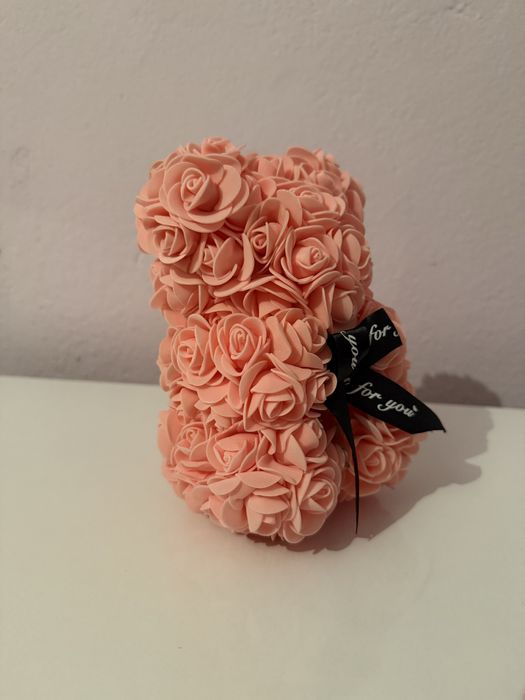 Мече от рози със панделка, Червено и розово