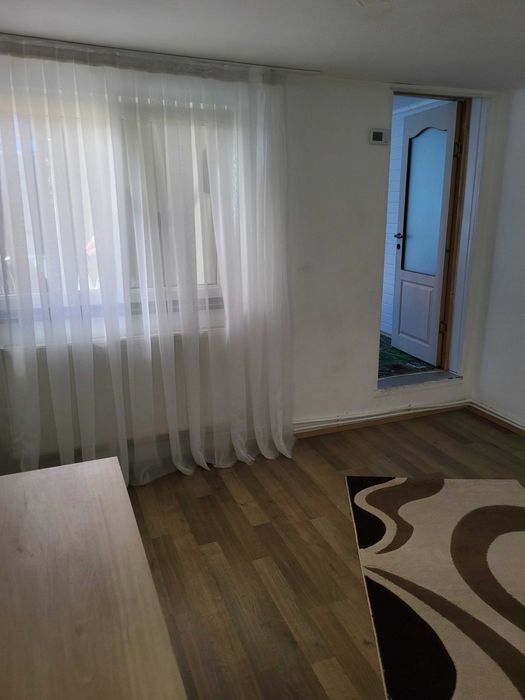 Închiriez casa curte chitila