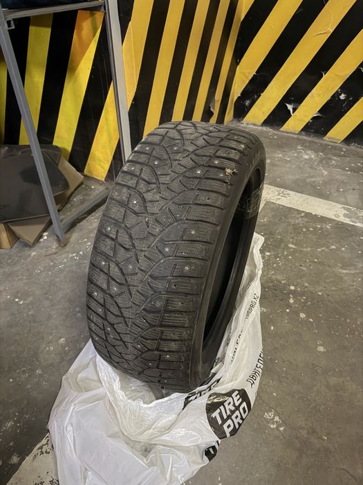 Продам комплект зимних шин Bridgestone с шипами. Дисков нет!