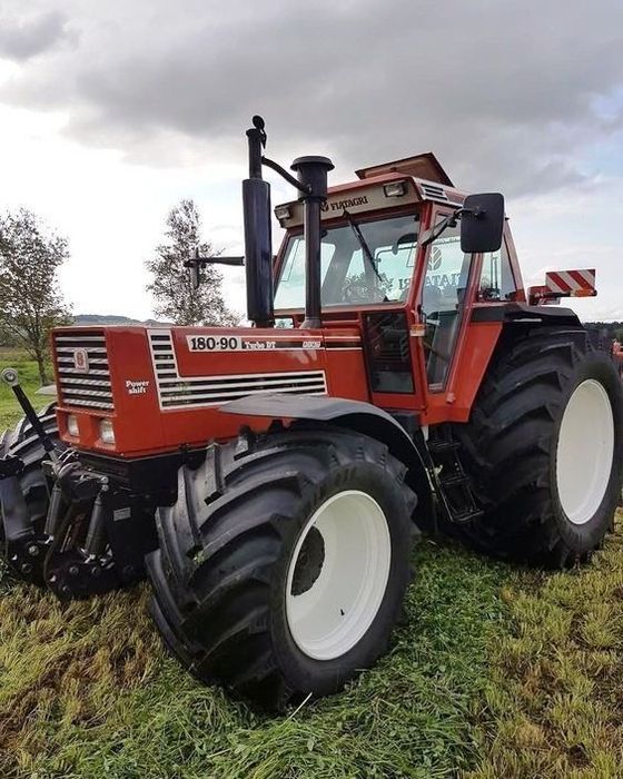 Achiziționez Tractoare