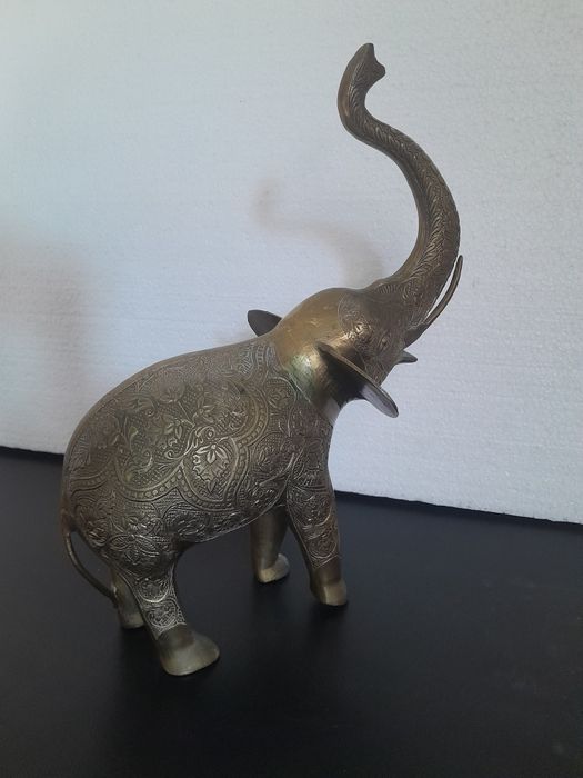 Elefant mare din bronz