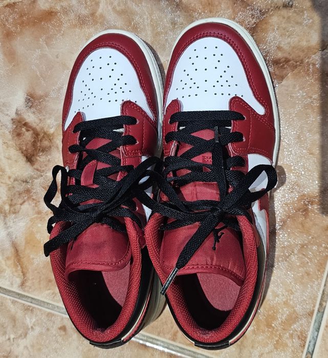 Vând Jordan 1 low