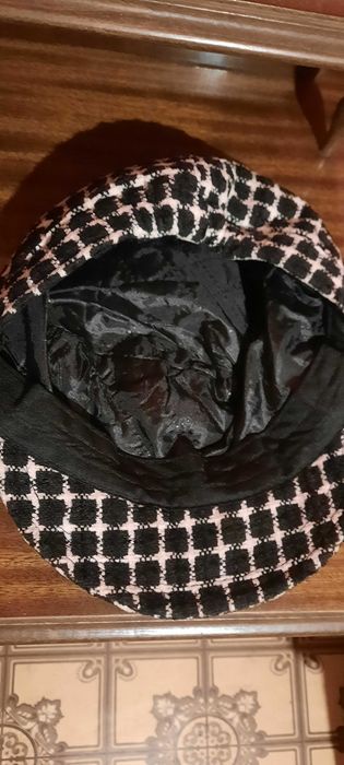 Дамски зимни шапки