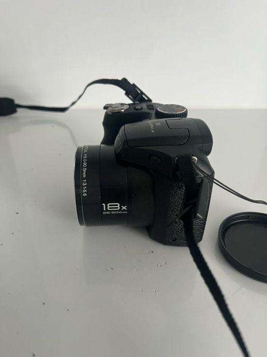 Fujifilm FinePix S (14 MP, 18x Zoom) – bridge фотоапарат