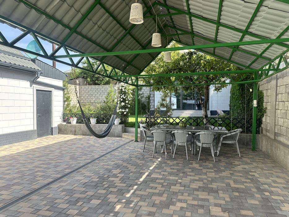 Дом небольшой парк Победы