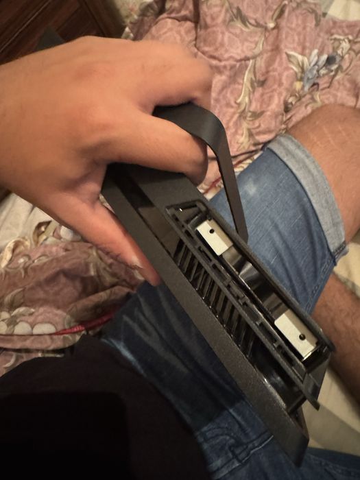 Ps 4 slim 4 диска и 2 жостика