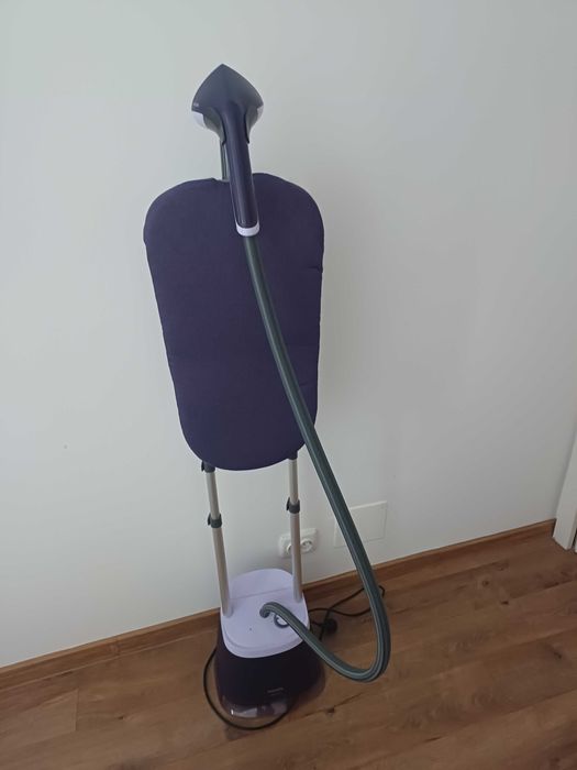 Aparat de calcat vertical Philips cu placa StyleBoard