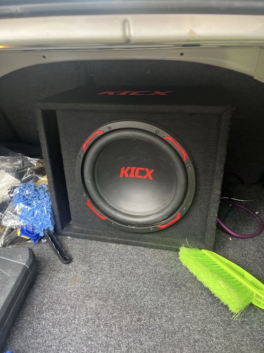 Сабвуфер KICK с усилителем