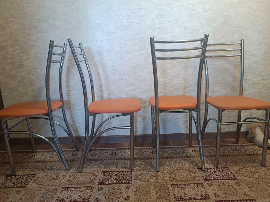 Стулья кухонные, набор из четырех стульев