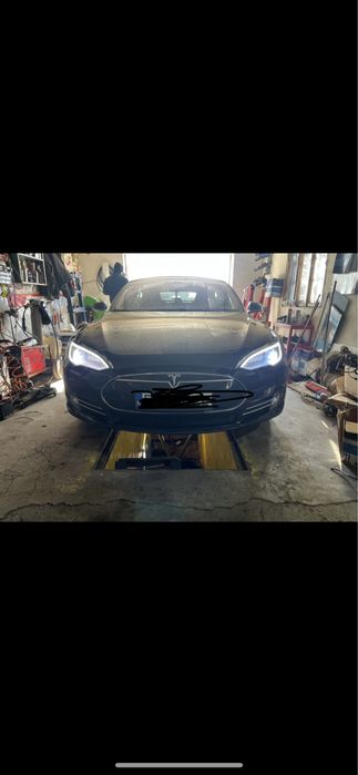 Faruri Tesla S 2013-2015