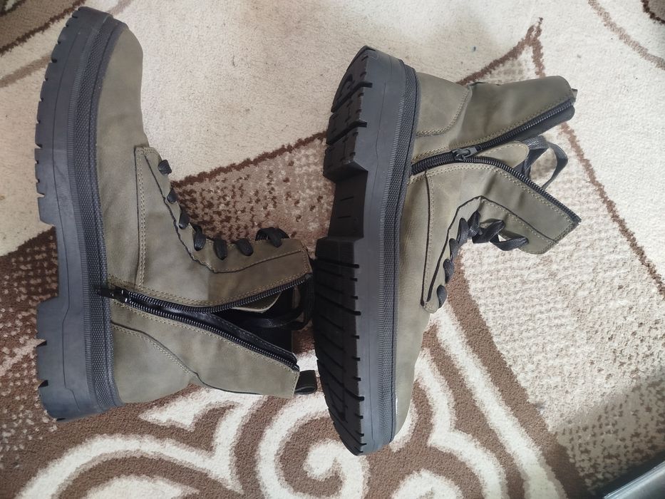 Продам обувь в отл состоянии