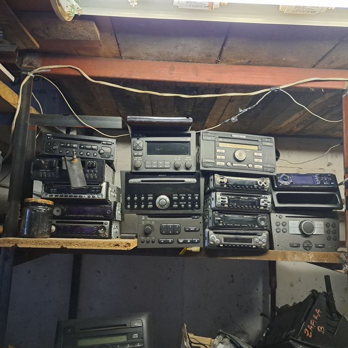 Авто CD и касетофони Оригинални,панели и Задни Тела,букси,