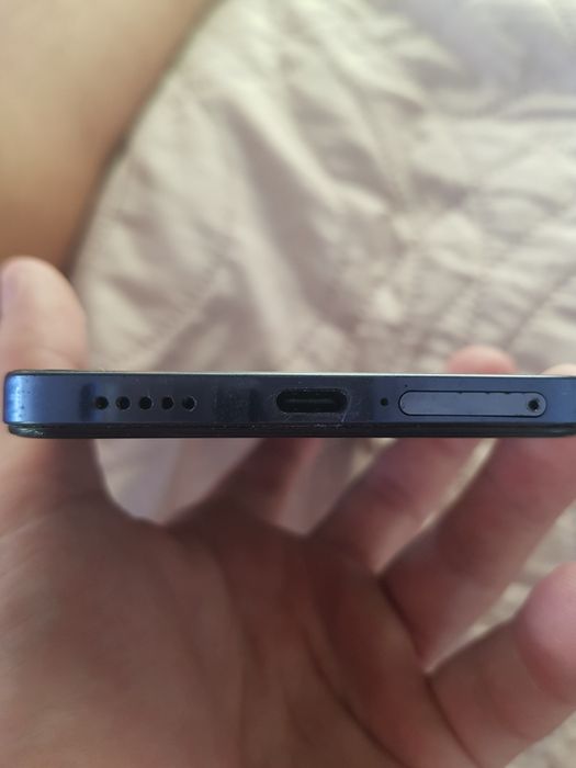 Виво Y100  имеются царапины