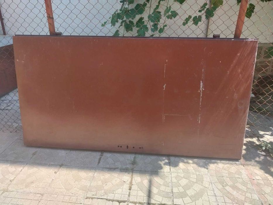 Продава се метална врата блиндирана