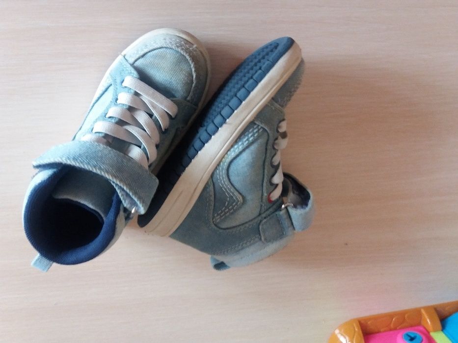 спортни дънкови кецове и ботички от кожа 25лв размер 23